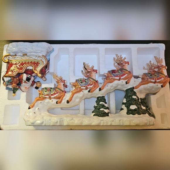 KIRKLAND Signature SANTA & SLEIGH with REINDEER CANDLE HOLDERS 2 PC Set Holidays - Picture 3 of 16